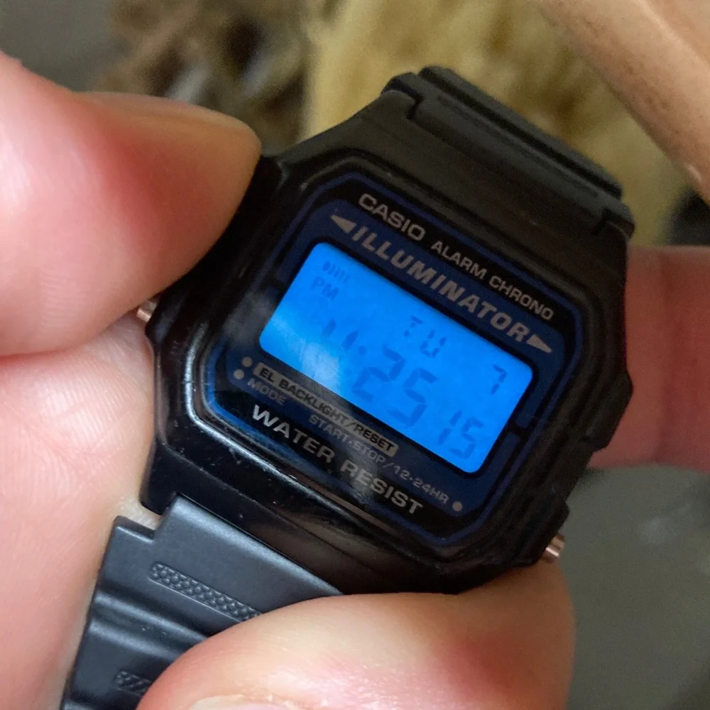 Casio vintage F-105 digital watch, working battery, light works, alarm, chrono